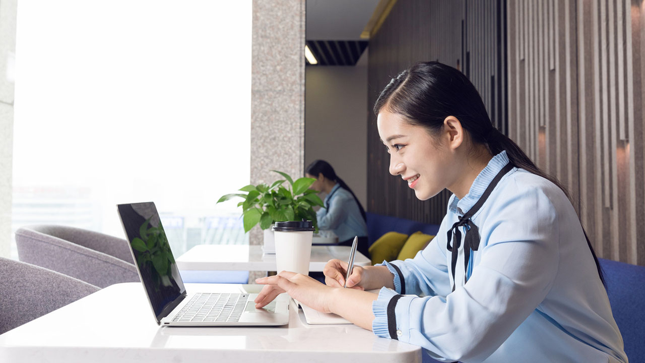 人工服務與智能服務的區(qū)別在于：效率、溝通、管理